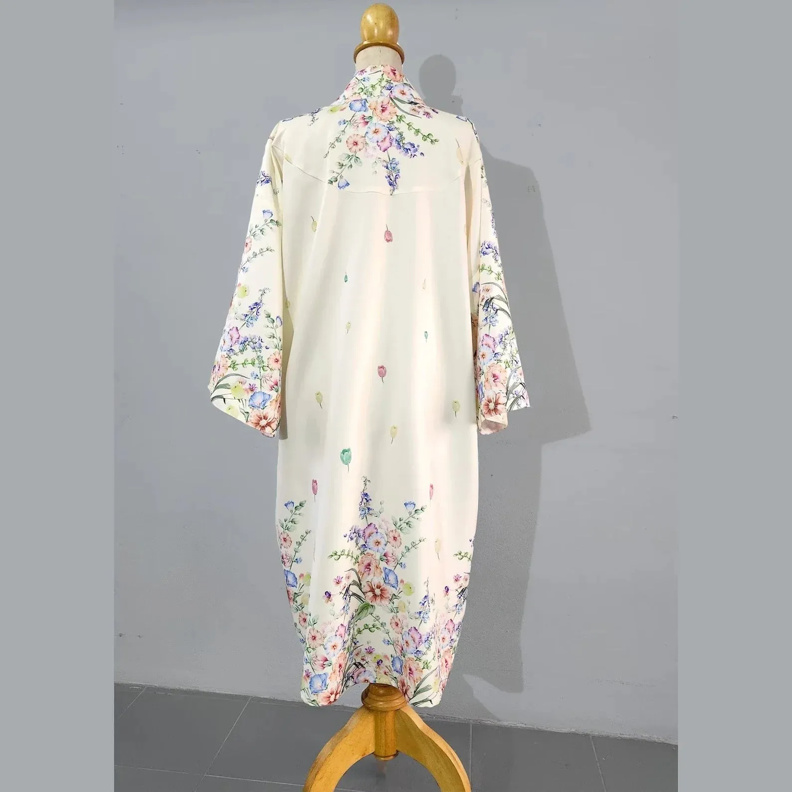 Cream Japanese style and 1920s-inspired kimono wrap